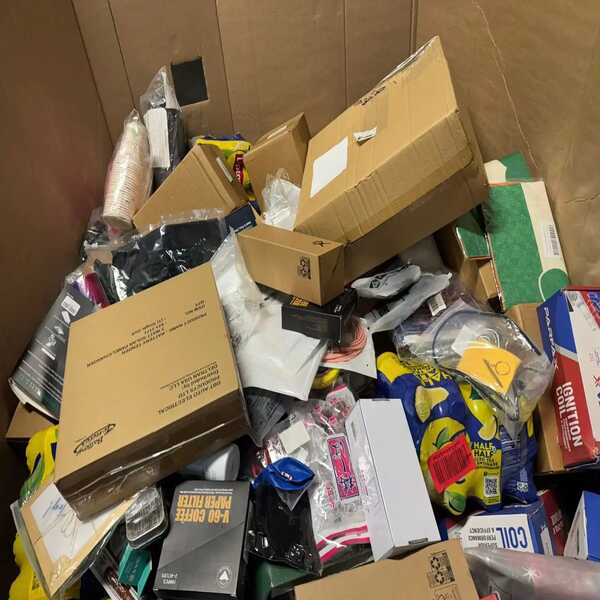 bulk 7F count pallets with 800 to 900 items