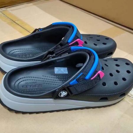 CROCS pallets for sale with mixed styles and sizes for wholesale buyers