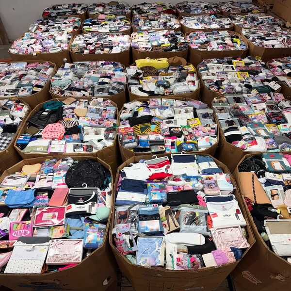 accessories pallets with mixed fashion items for resale